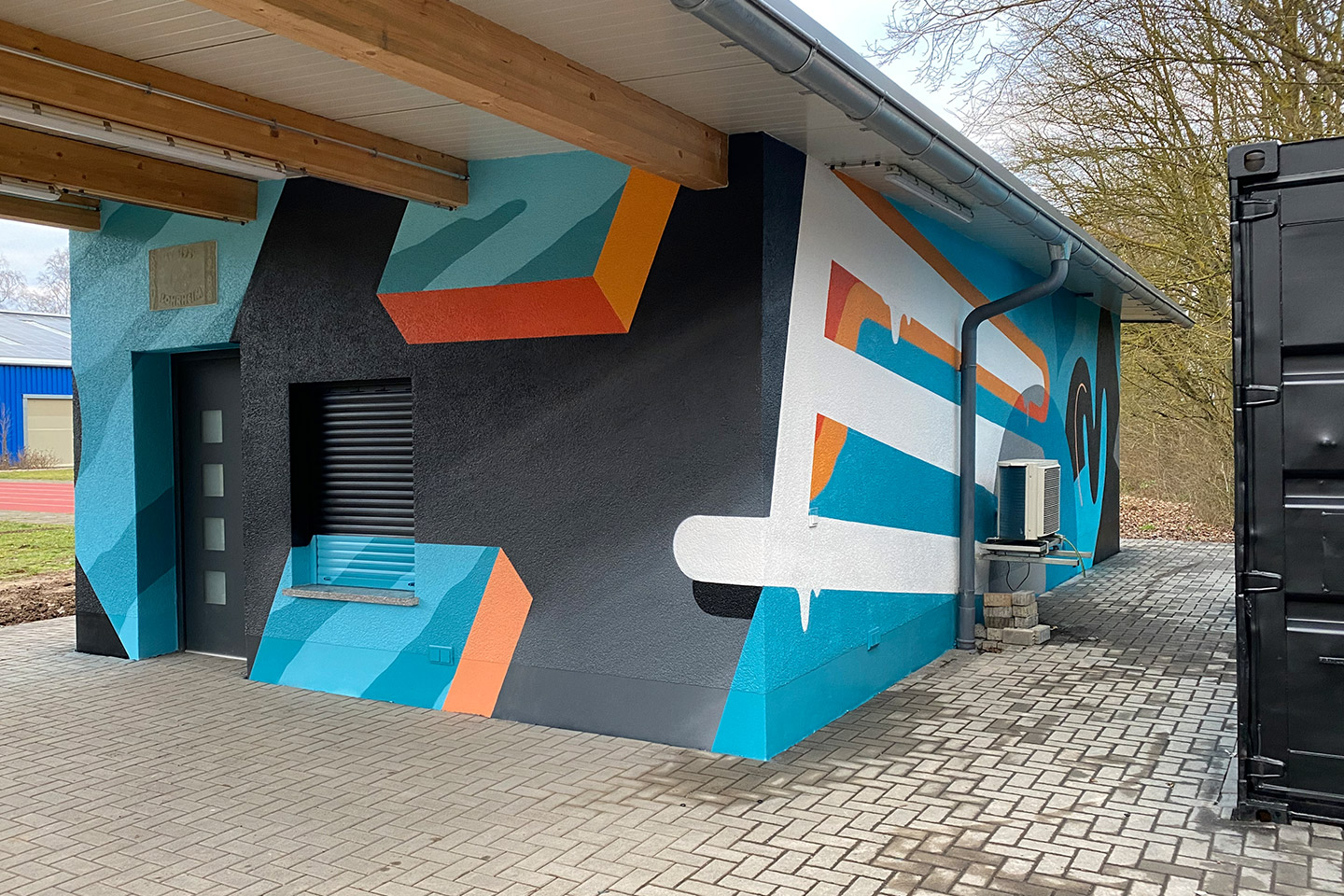 Wandgestaltung des renovierten Vereinsheim des SV Lohrheim von Studio Lacks