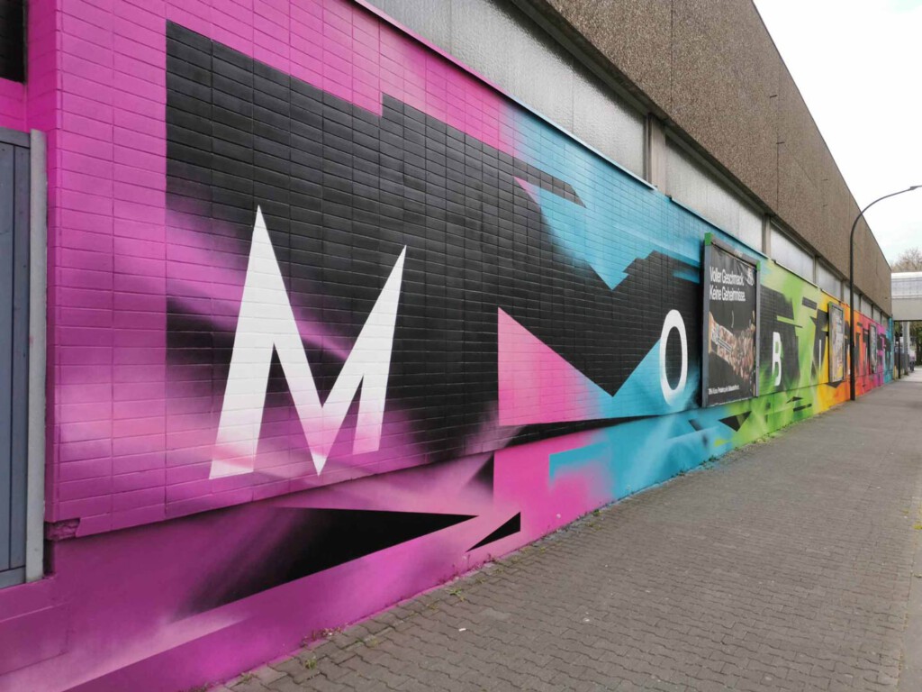 Wandgestaltung am Busdepot der Mainzer Mobilität durch Studio Lacks